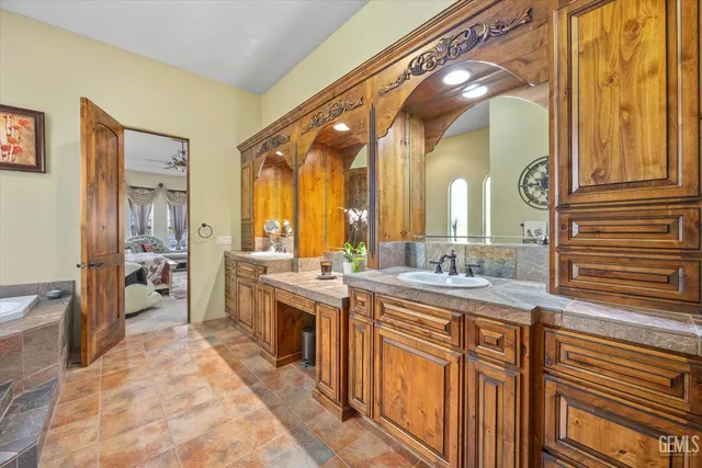 $999,000 | Undisclosed Address, Bakersfield, CA 93312