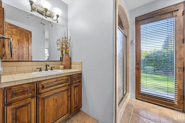 $999,000 | Undisclosed Address, Bakersfield, CA 93312