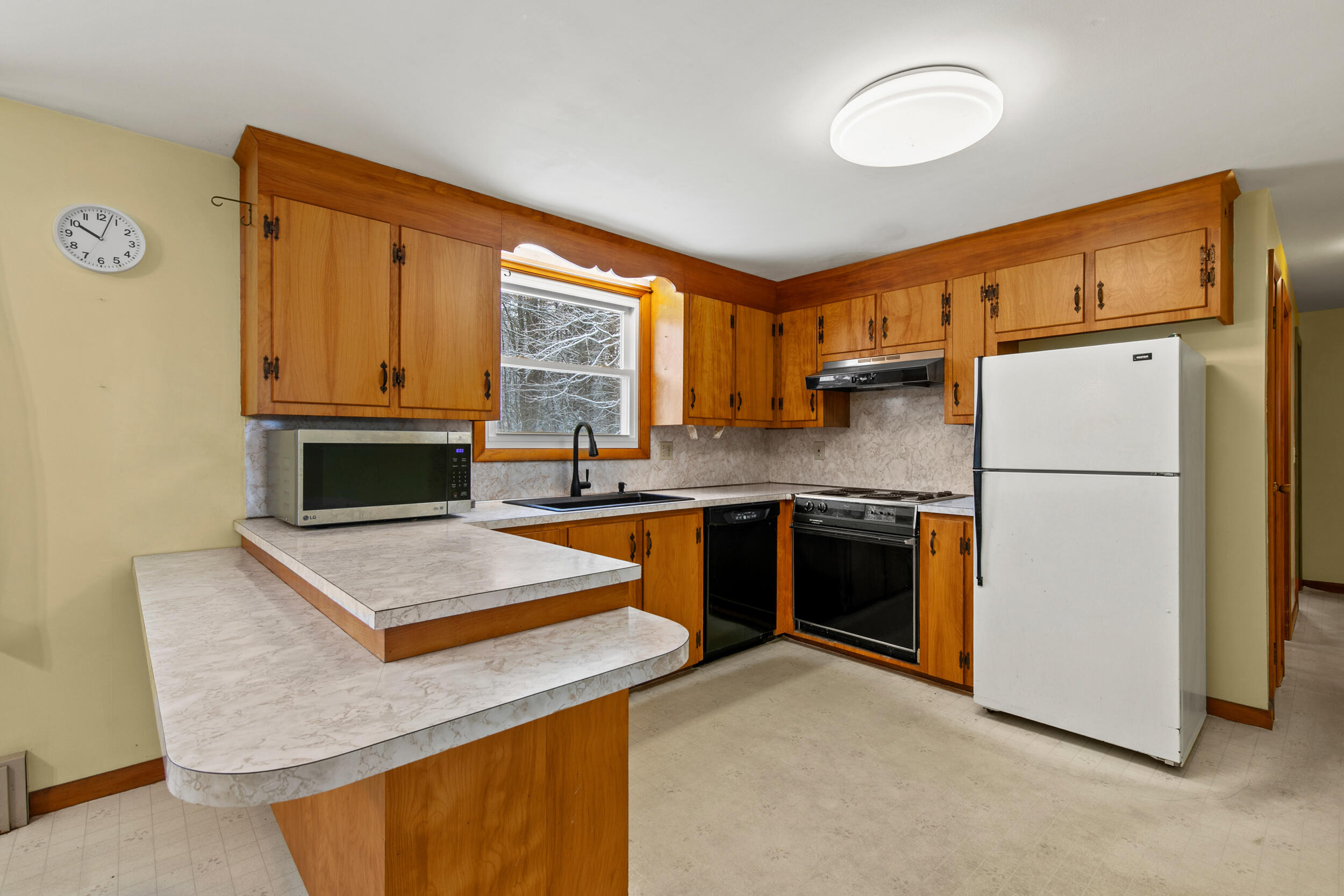 286 South High Street Bridgton, ME 04009 - Photo 2 of 27 286 s high st, bridgton-003