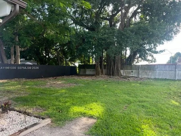 a view of a backyard with green space