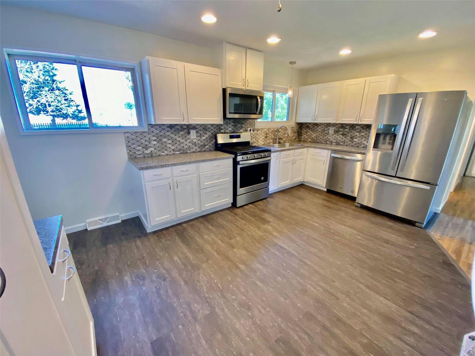 806 South Maple Brighton, IL 62012 - Photo 7 of 28