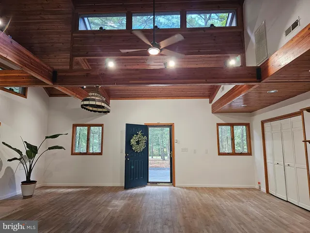 a view of yard with green space