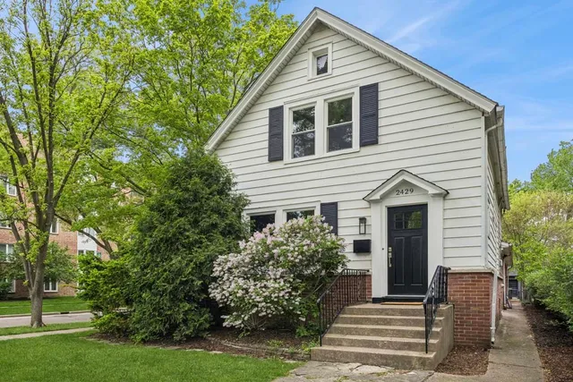 $3,500 | 2429 Central Street, Evanston, IL 60201