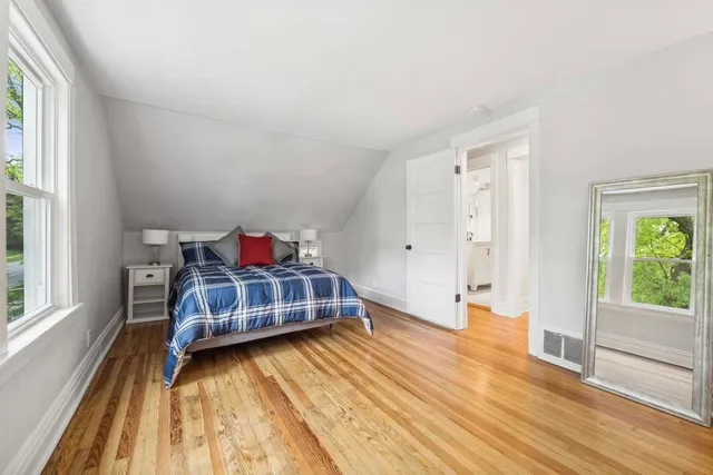 $3,500 | 2429 Central Street, Evanston, IL 60201