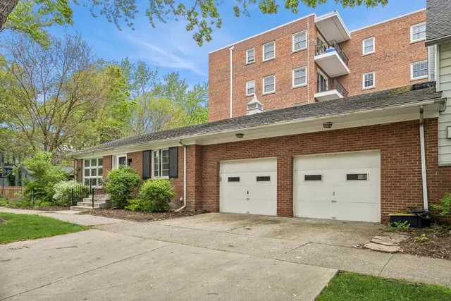 $3,500 | 2429 Central Street, Evanston, IL 60201