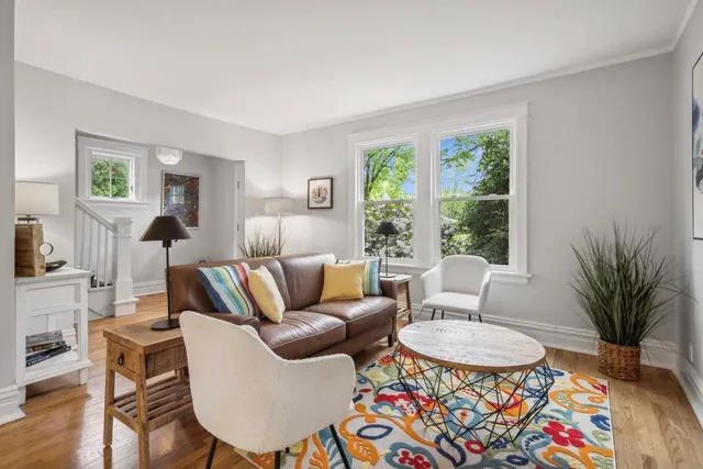 $3,500 | 2429 Central Street, Evanston, IL 60201