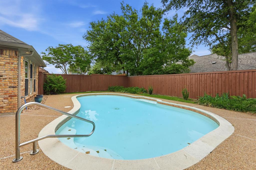 848 Birdsong Bedford, TX 76021 - Photo 40 of 40 a view of swimming pool from a balcony