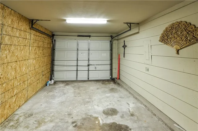 a view of a garage
