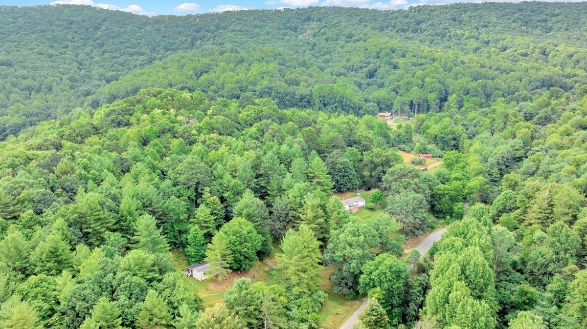 2073 Springdale Road Pearisburg, VA 24134 - Photo 14 of 14 Gallery Image 14