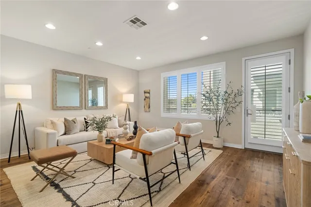 $4,950 | 12913 Mission Hawthorne Ca, Unit 108, Hawthorne, CA 90250