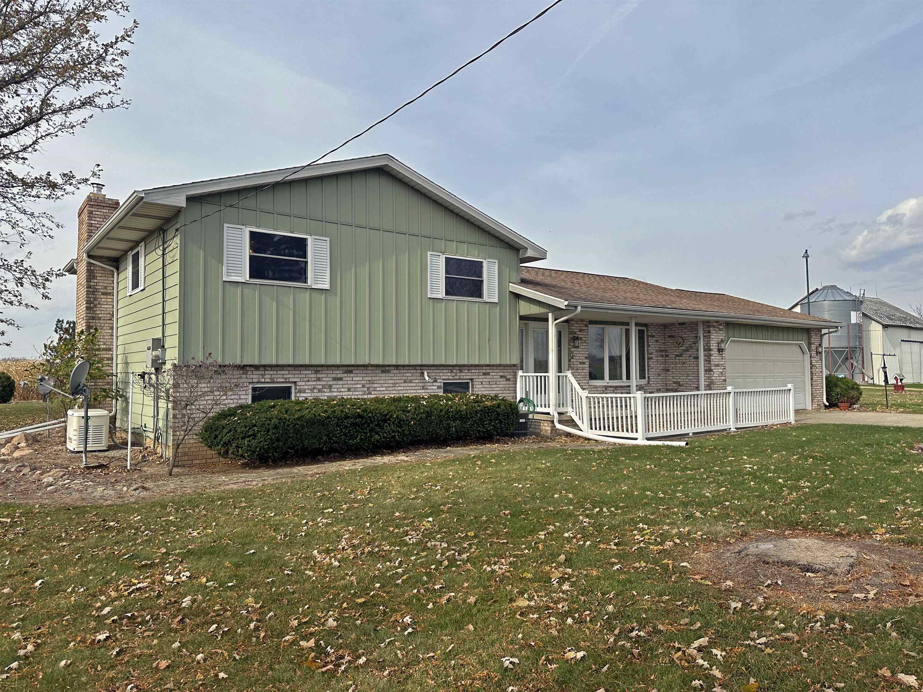 19102 Bueche Road New Lothrop, MI 48460 - Photo 2 of 30