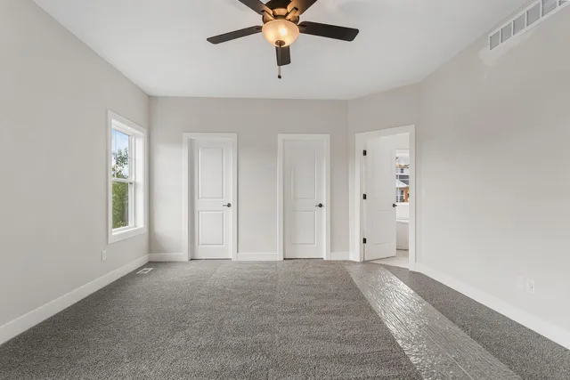 a view of empty room with window
