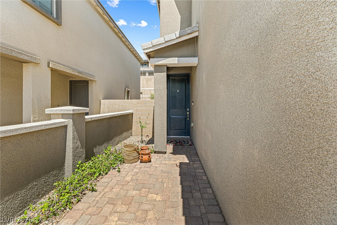 12537 Lylan Ridge Street Las Vegas, NV 89138 - Photo 3 of 40