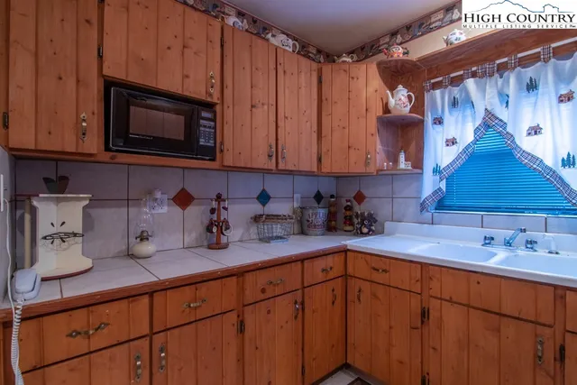 $320,000 | 40 Yuri Lane, Piney Creek, NC 28663