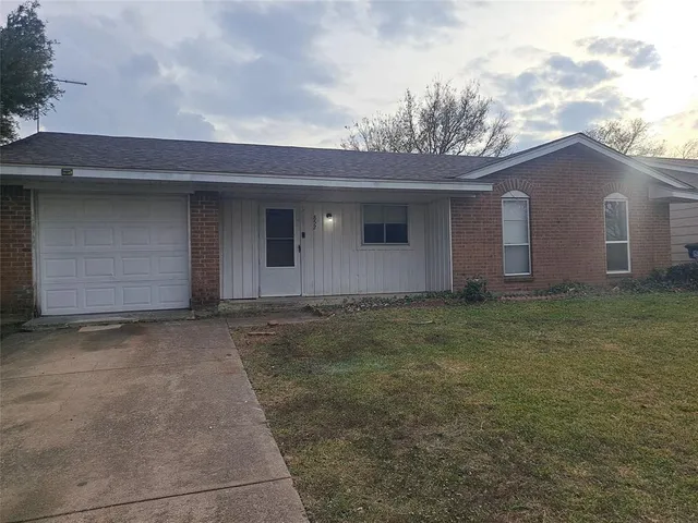 $1,550 | 852 Harvard Lane, Lancaster, TX 75134