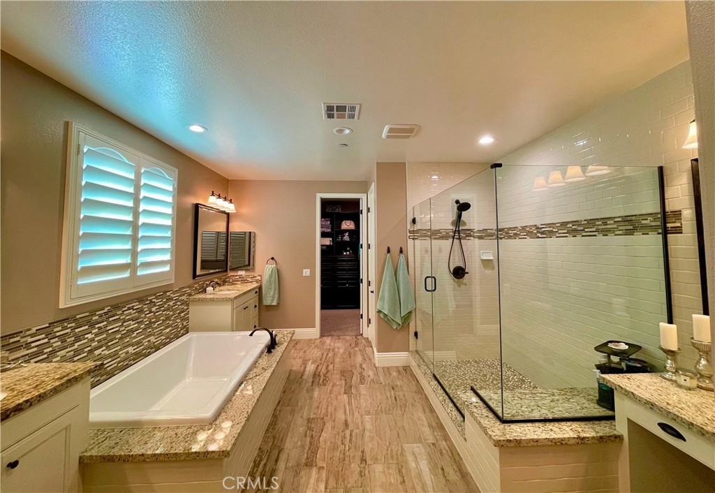 12468 Locke Circle Riverside, CA 92503 - Photo 21 of 53 3 Primary Bath Vanities