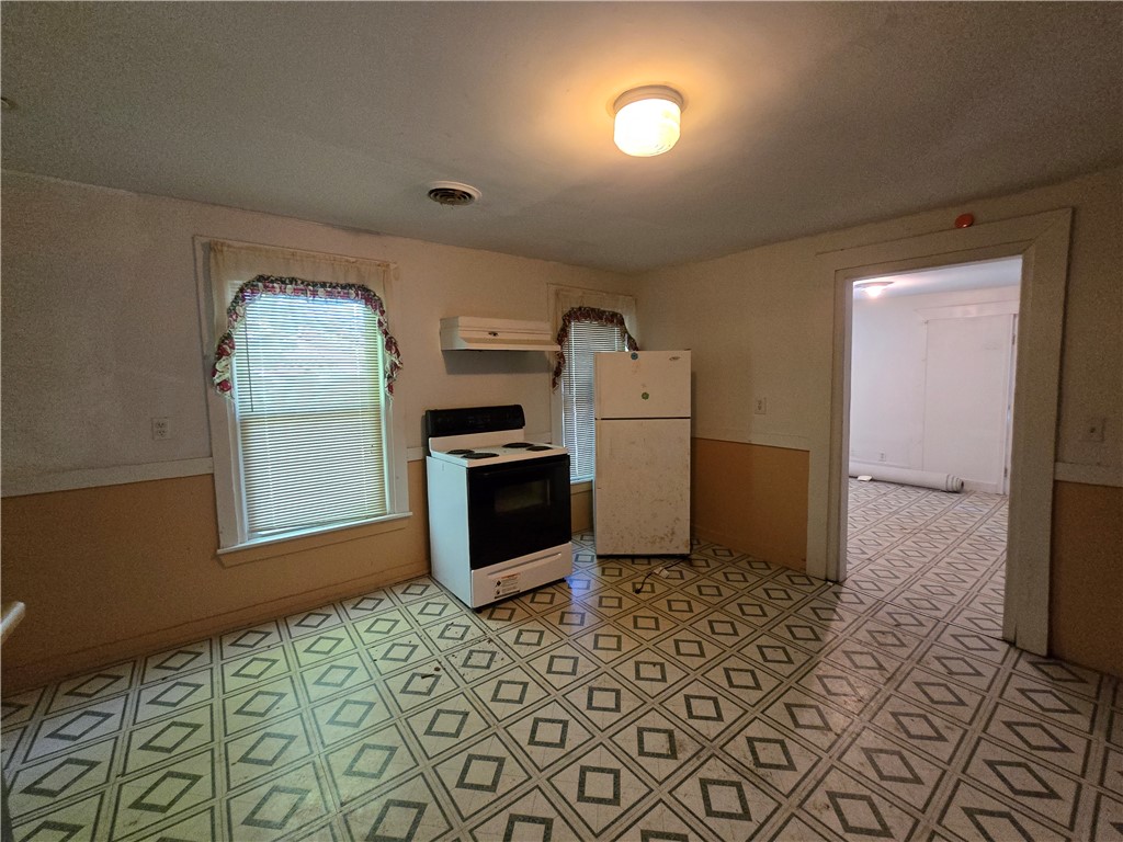 58 Champlain Street Rochester, NY 14608 - Photo 14 of 41