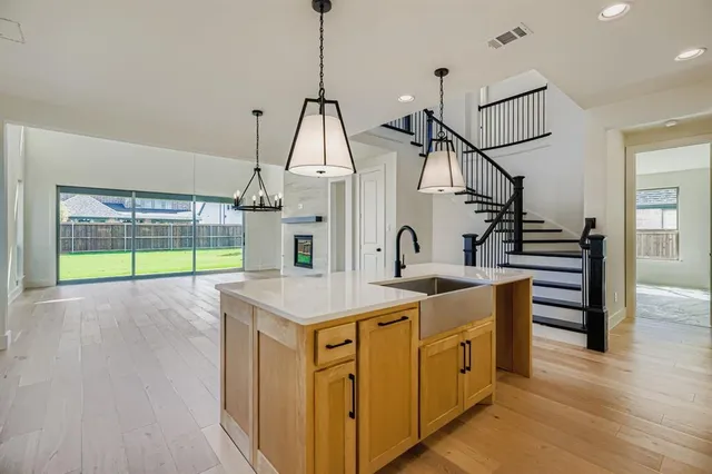 a kitchen that has a lot of cabinets in it