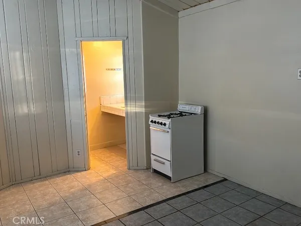 $750 | 14301 Frontage Road, Unit 14, North Edwards, CA 93523