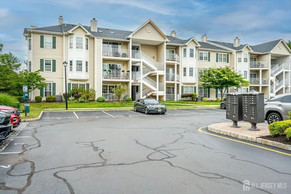 $379,900 | 76 Clay Street, North Brunswick, NJ 08902