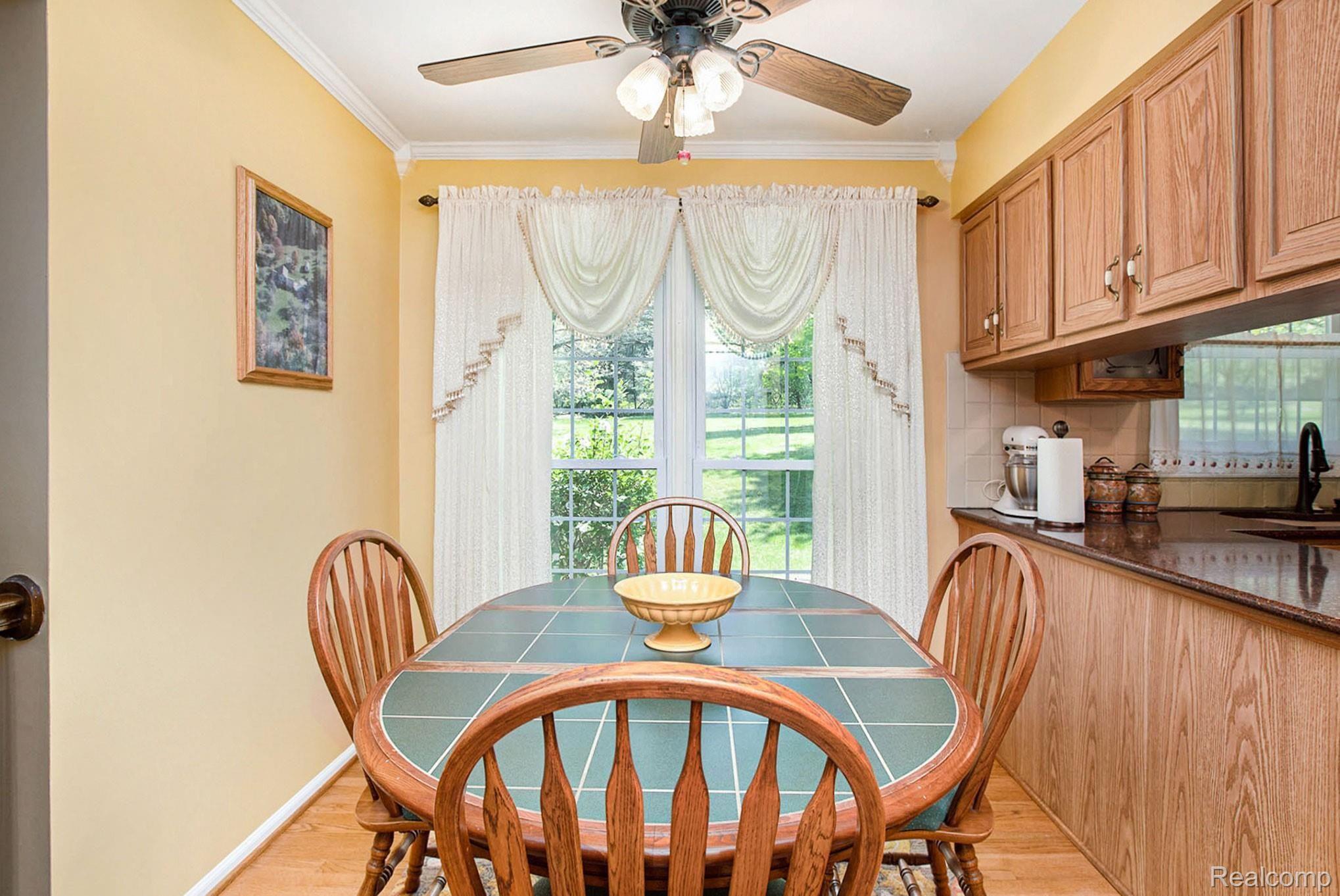 9500 Gibbs Road Clarkston, MI 48348 - Photo 11 of 30 Eat-in kitchen