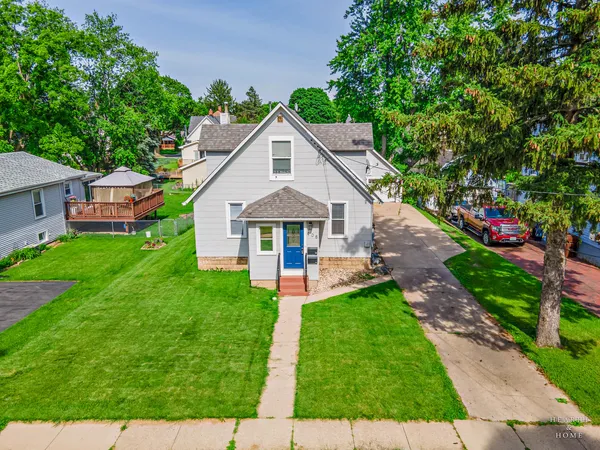 $2,400 | 908 Wheeler Street, Unit 1, Woodstock, IL 60098