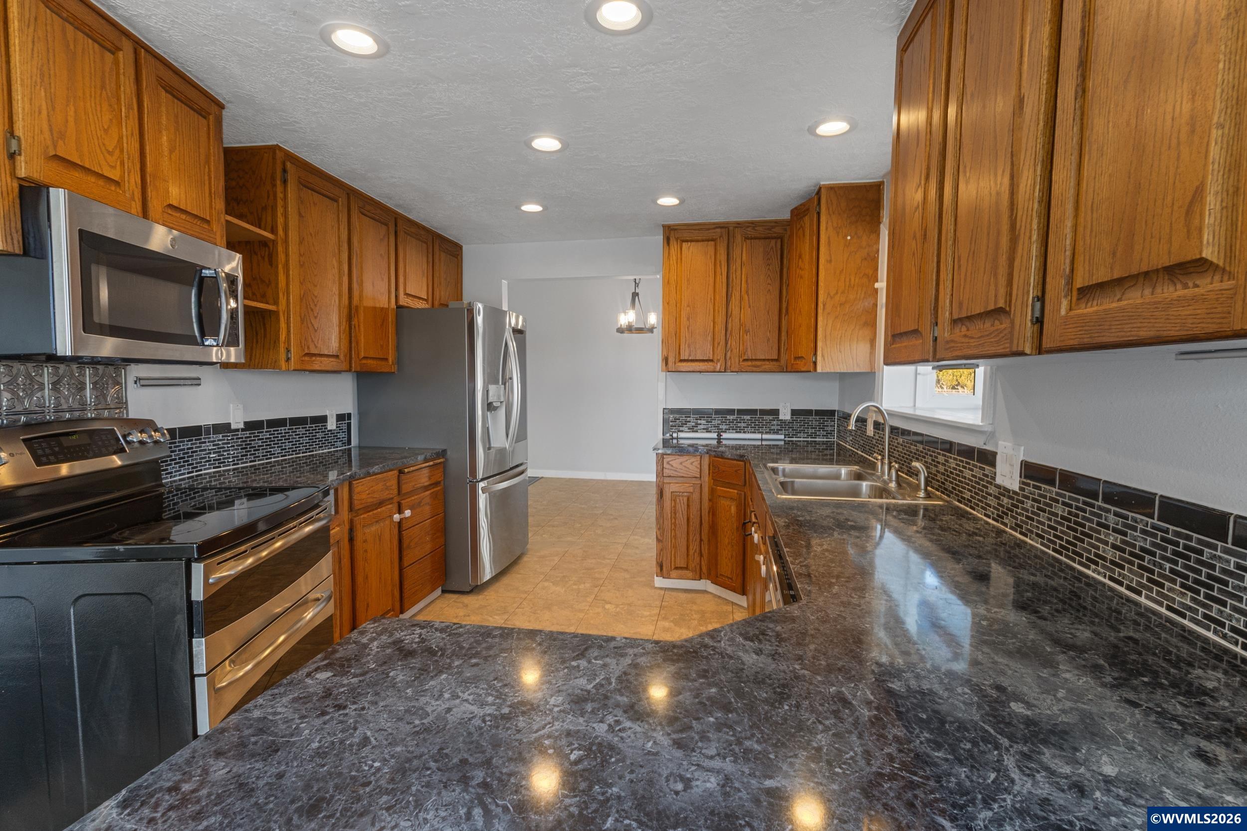 545 Northeast Overlook Way Sublimity, OR 97385 - Photo 11 of 47