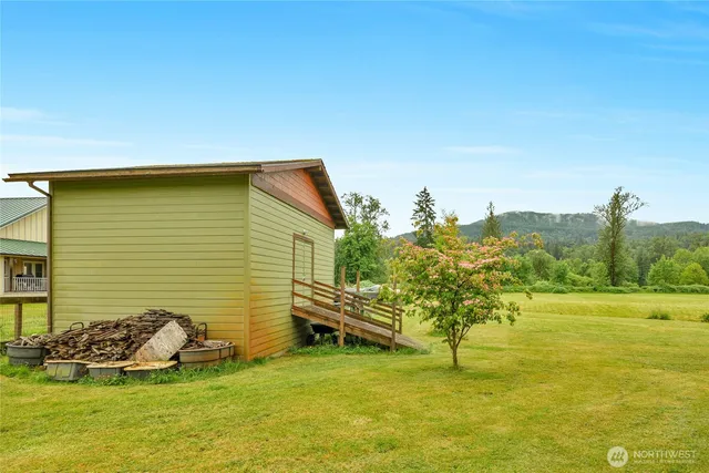 a view of a house with a yard