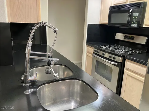 $279,000 | 2975 Bluegrass Lane, Unit 521, Henderson, NV 89074