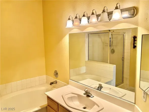 $279,000 | 2975 Bluegrass Lane, Unit 521, Henderson, NV 89074