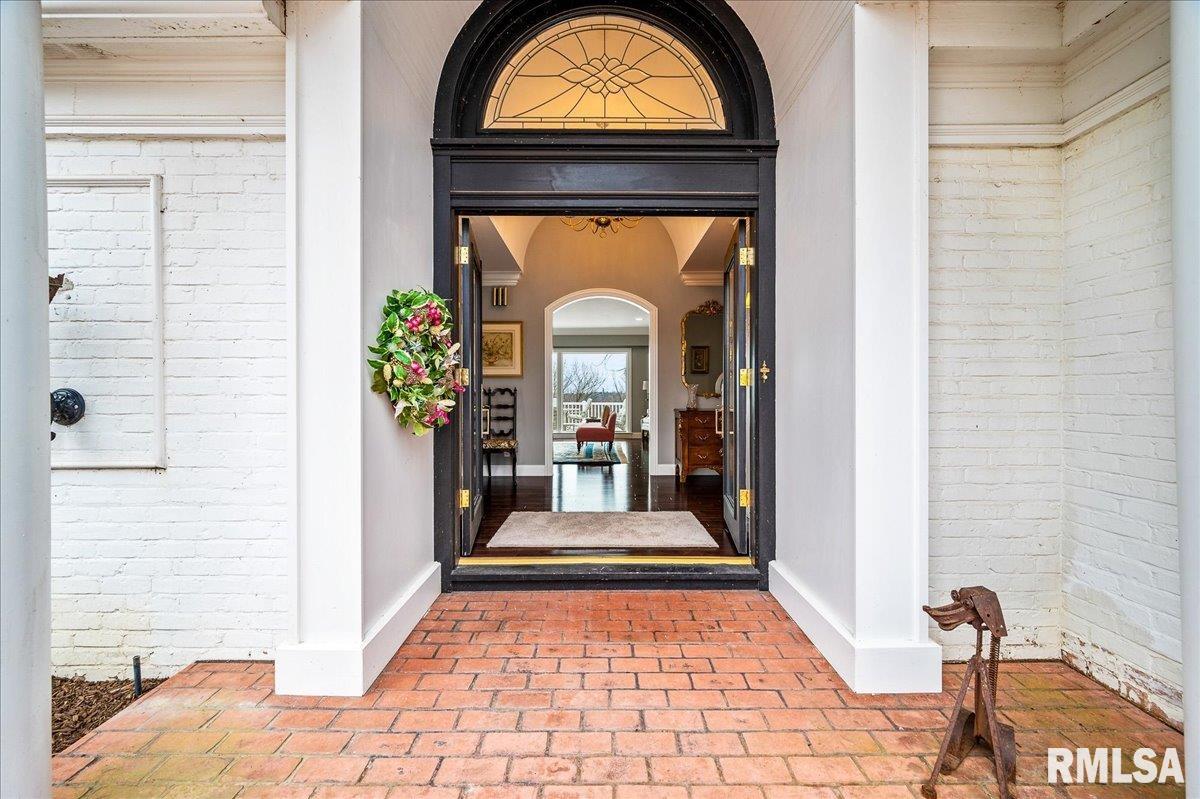 570 East High Point Road Peoria, IL 61614 - Photo 4 of 64 Gallery Image 4