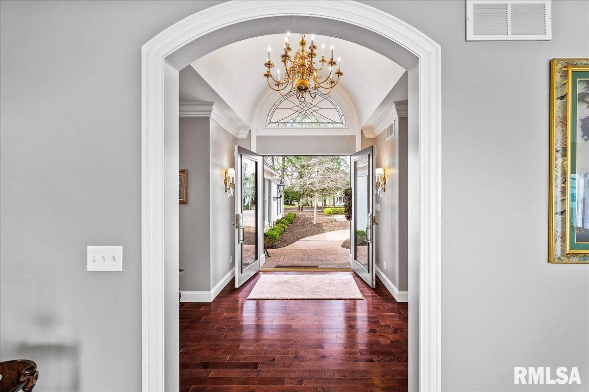 570 East High Point Road Peoria, IL 61614 - Photo 6 of 64 Gallery Image 6