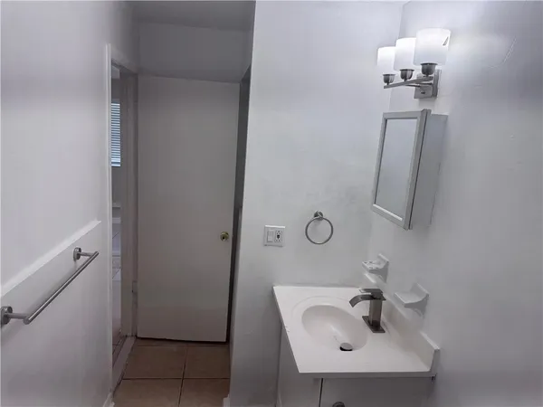 $1,400 | 1885 40th Avenue, Unit 4, Vero Beach, FL 32960