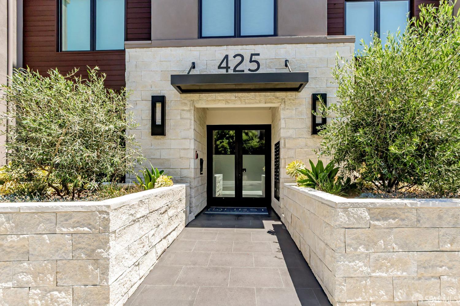 425 1st Street, Unit 31 Los Altos, CA 94022 - Photo 12 of 19 a front view of a house
