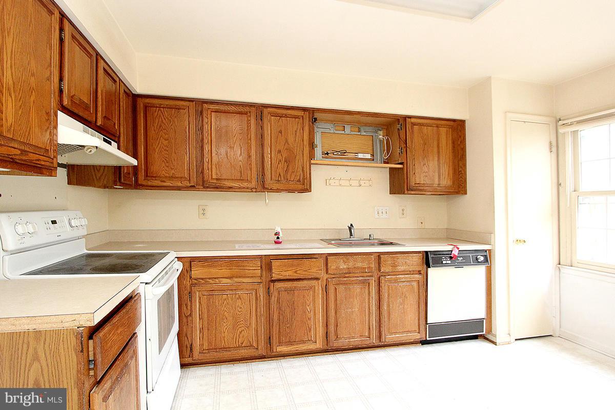 4005 Peppertree Lane Silver Spring, MD 20906 - Photo 13 of 30 Kitchen