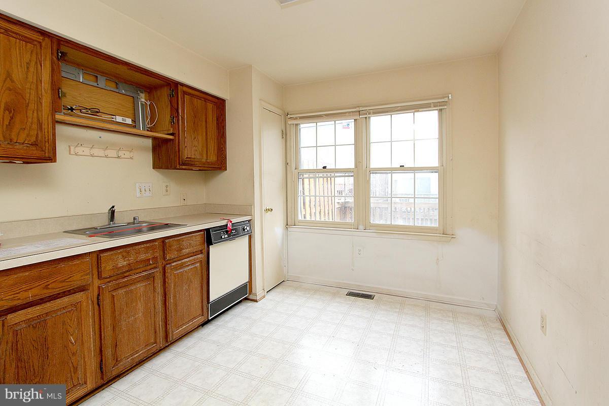 4005 Peppertree Lane Silver Spring, MD 20906 - Photo 14 of 30 Kitchen
