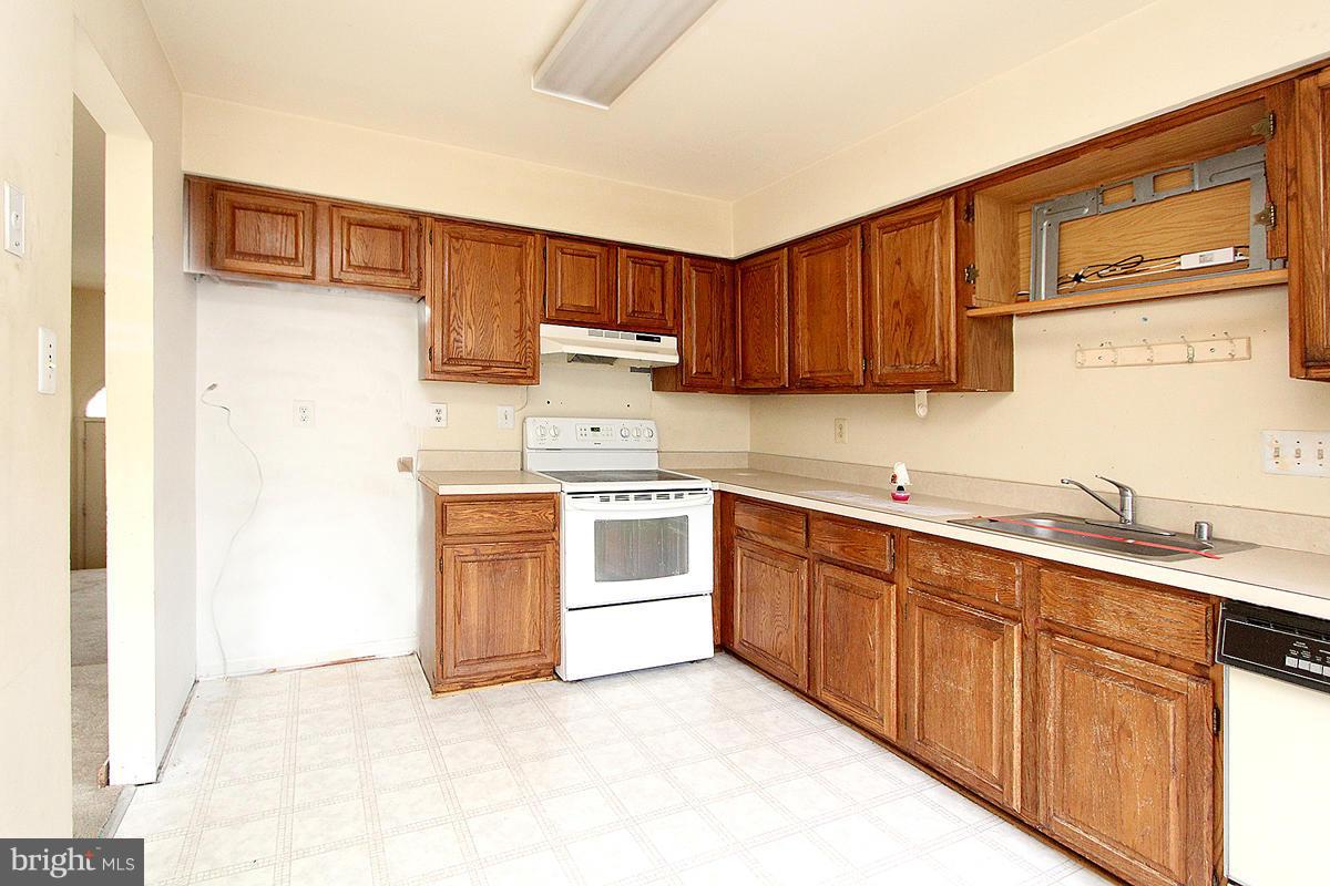 4005 Peppertree Lane Silver Spring, MD 20906 - Photo 15 of 30 Kitchen