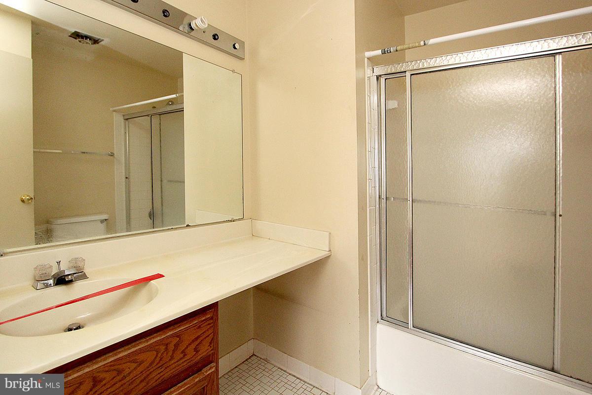 4005 Peppertree Lane Silver Spring, MD 20906 - Photo 22 of 30 Bath (Master)