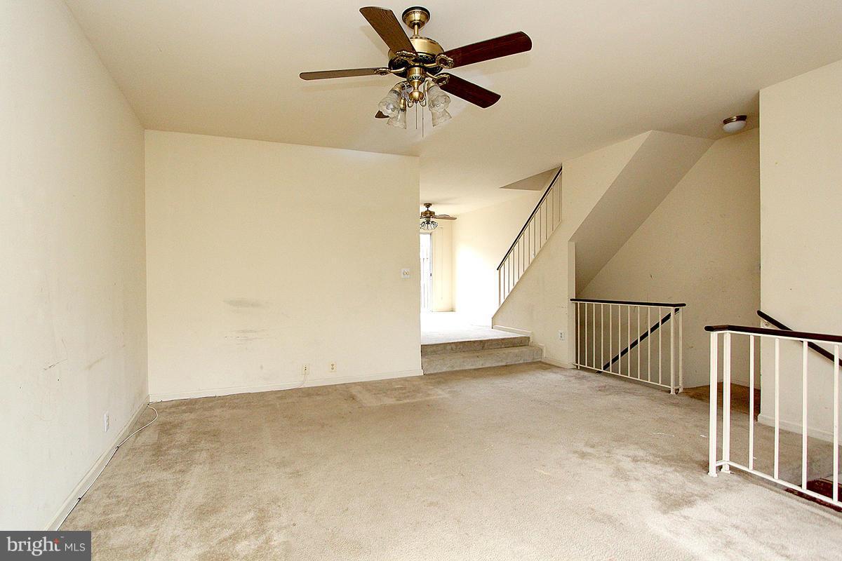 4005 Peppertree Lane Silver Spring, MD 20906 - Photo 6 of 30 Living Room