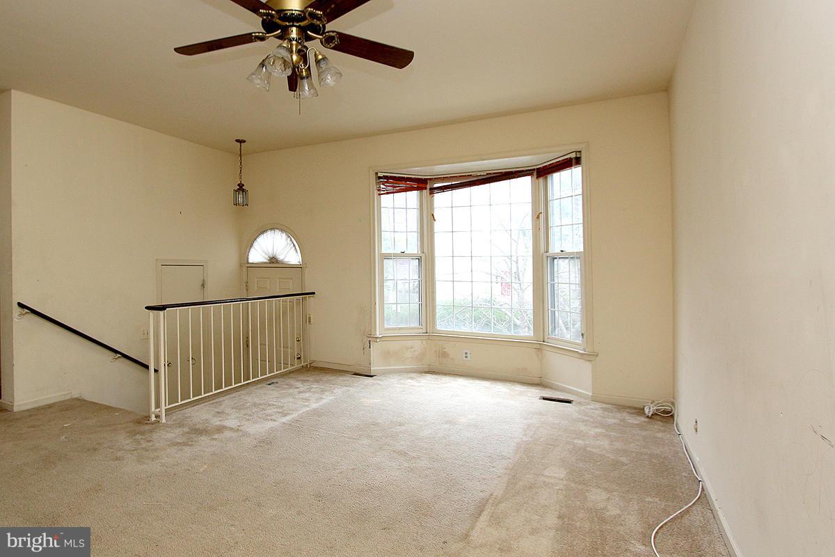 4005 Peppertree Lane Silver Spring, MD 20906 - Photo 7 of 30 Living Room