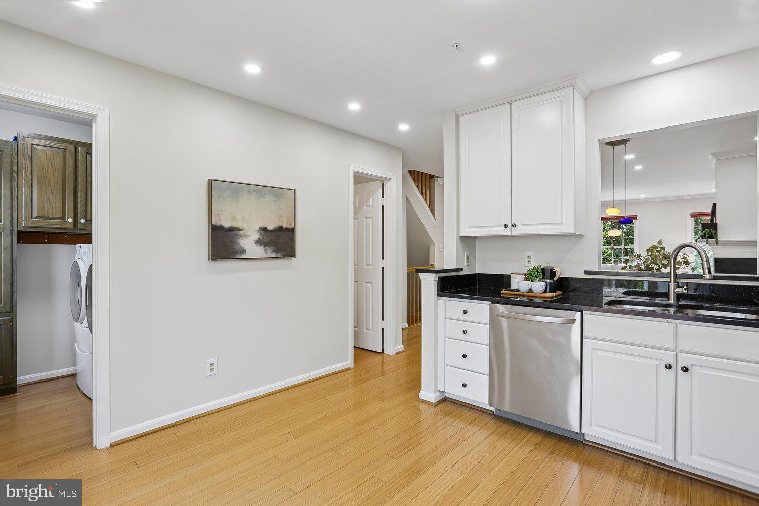 536 Tschiffely Square Road Gaithersburg, MD 20878 - Photo 14 of 43 Kitchen w/ stainless steel appliances