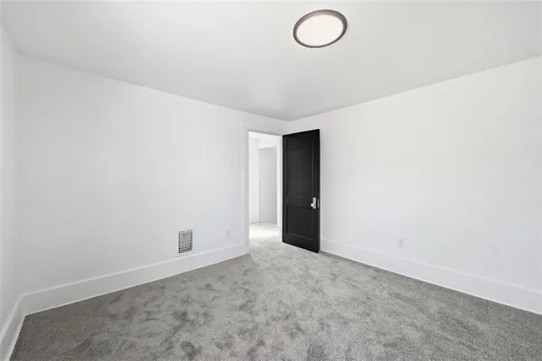 $385,000 | 710 Allegheny River Boulevard, Oakmont, PA 15139