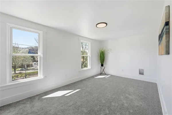 $385,000 | 710 Allegheny River Boulevard, Oakmont, PA 15139