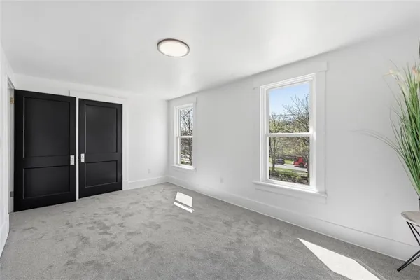 $385,000 | 710 Allegheny River Boulevard, Oakmont, PA 15139