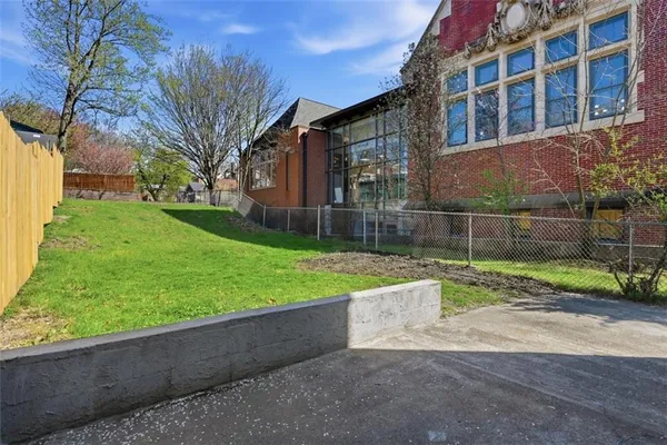 $385,000 | 710 Allegheny River Boulevard, Oakmont, PA 15139