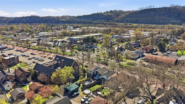 $385,000 | 710 Allegheny River Boulevard, Oakmont, PA 15139