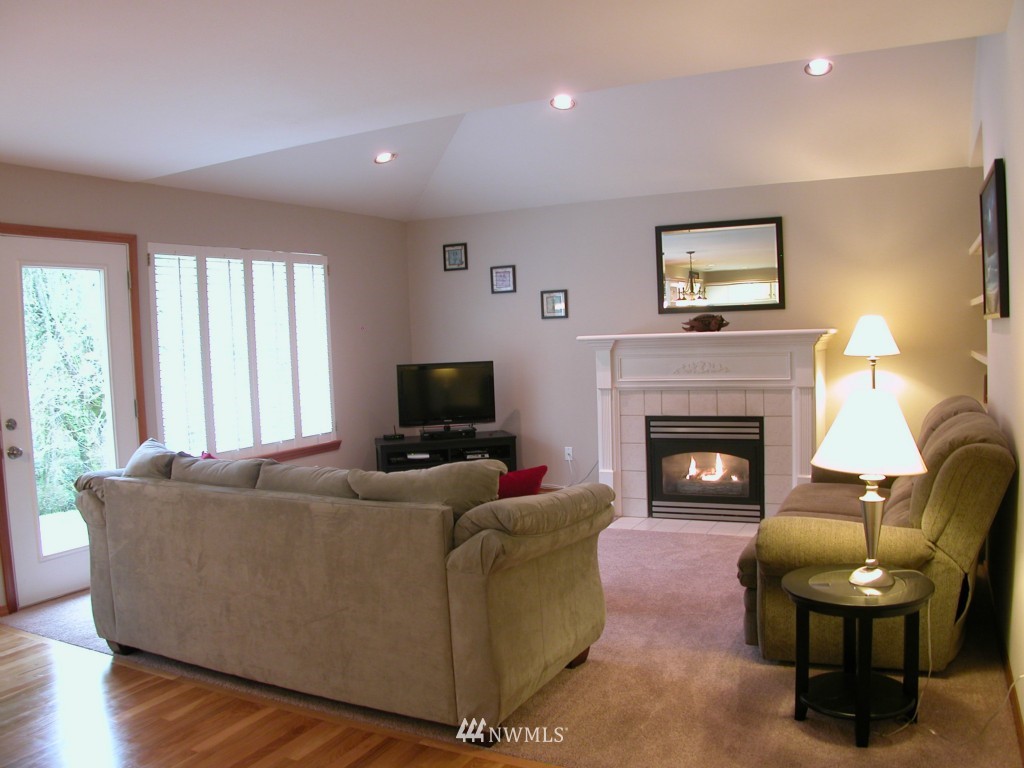 4186 Stohlton Road Southeast Southworth, WA 98366 - Photo 8 of 17 Gallery Image 8