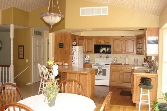 3329 North Branch Road North Branch, MI 48461 - Photo 8 of 20 9 Kitchen.jpg