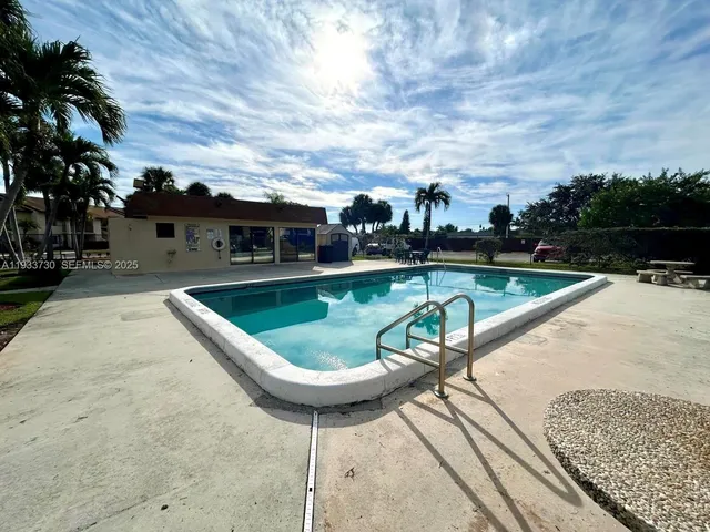 $2,200 | 8041 Southgate Boulevard, Unit H1, North Lauderdale, FL 33068