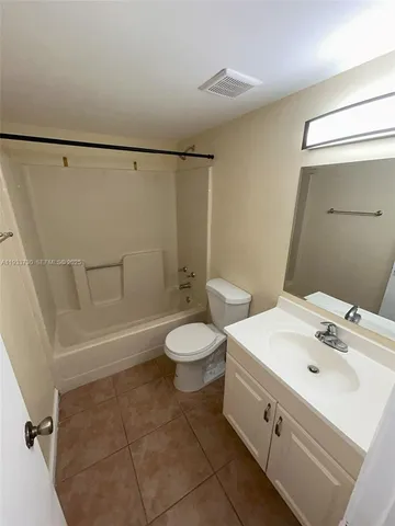 $2,200 | 8041 Southgate Boulevard, Unit H1, North Lauderdale, FL 33068